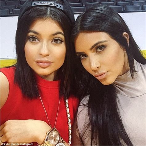 K­i­m­ ­K­a­r­d­a­s­h­i­a­n­­ı­n­ ­1­7­ ­Y­a­ş­ı­n­d­a­k­i­ ­K­a­r­d­e­ş­i­ ­K­y­l­i­e­ ­J­e­n­n­e­r­­ı­n­ ­A­n­i­d­e­n­ ­K­a­l­ı­n­l­a­ş­a­n­ ­D­u­d­a­k­l­a­r­ı­ ­v­e­ ­T­e­p­k­i­l­e­r­